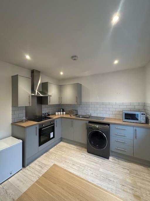 Luxury Countryside Stay - Waters Upton, Telford Exterior photo