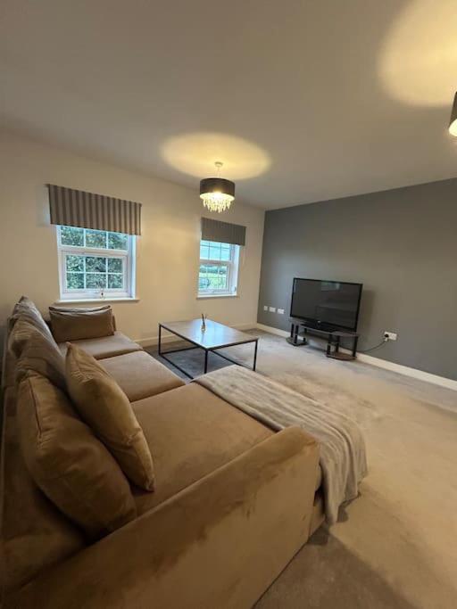 Luxury Countryside Stay - Waters Upton, Telford Exterior photo